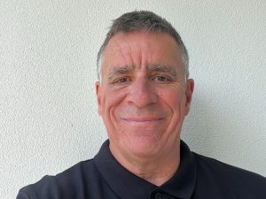 Headshot of Simon Holloway